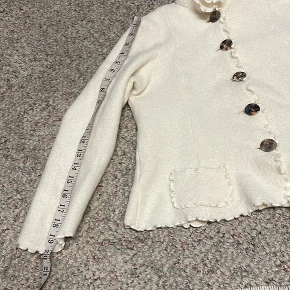 100% wool Cream Ruffled Button-Up cardigan - Picture 6 of 8
